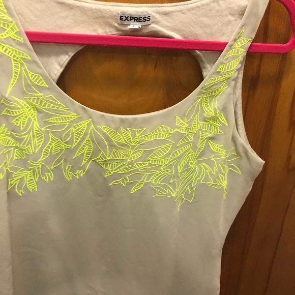 Summer Top! Express - Picture 4 of 5